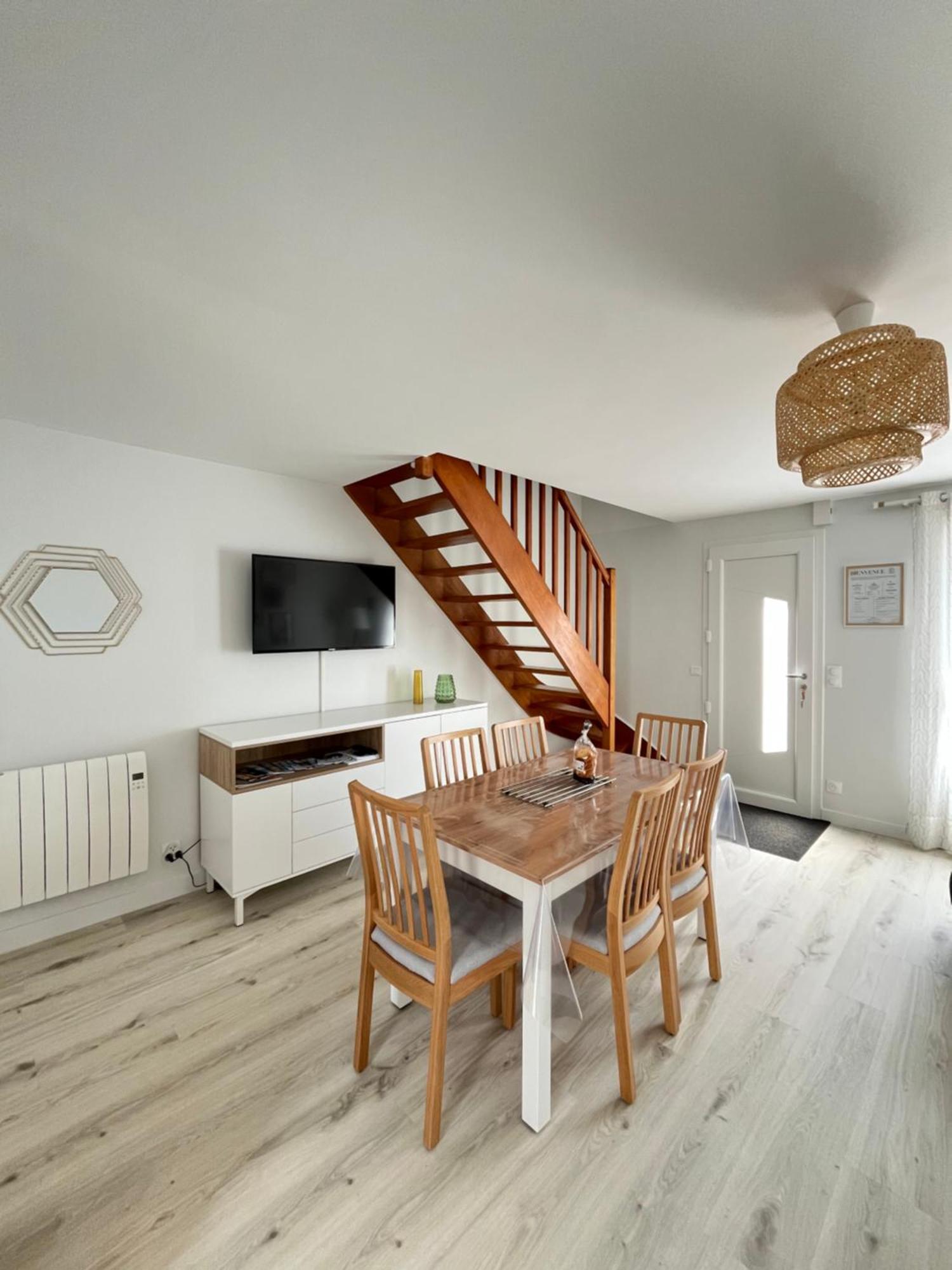 Jolie Maison Bord De Mer Дінар Екстер'єр фото